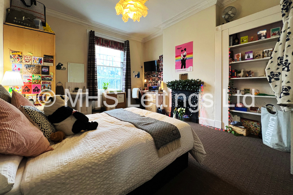 Photo of 8 Bedroom Mid Terraced House in 76 St. Michaels Road, Leeds, LS6 3BG
