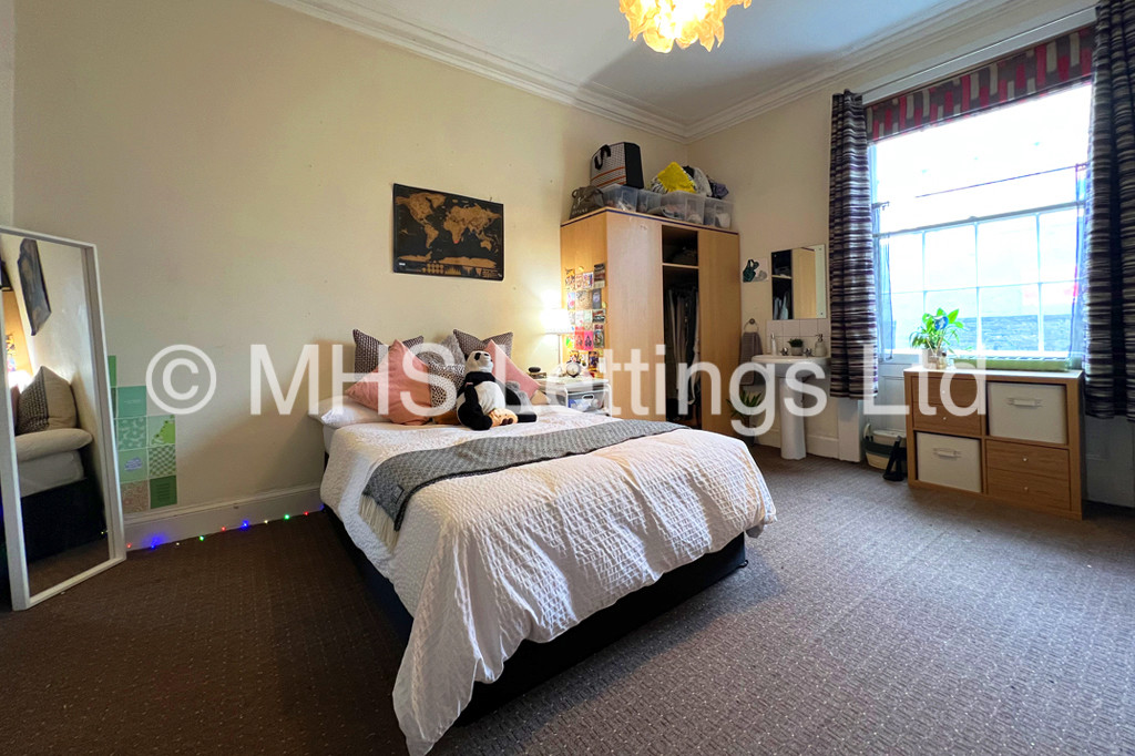 Photo of 8 Bedroom Mid Terraced House in 76 St. Michaels Road, Leeds, LS6 3BG