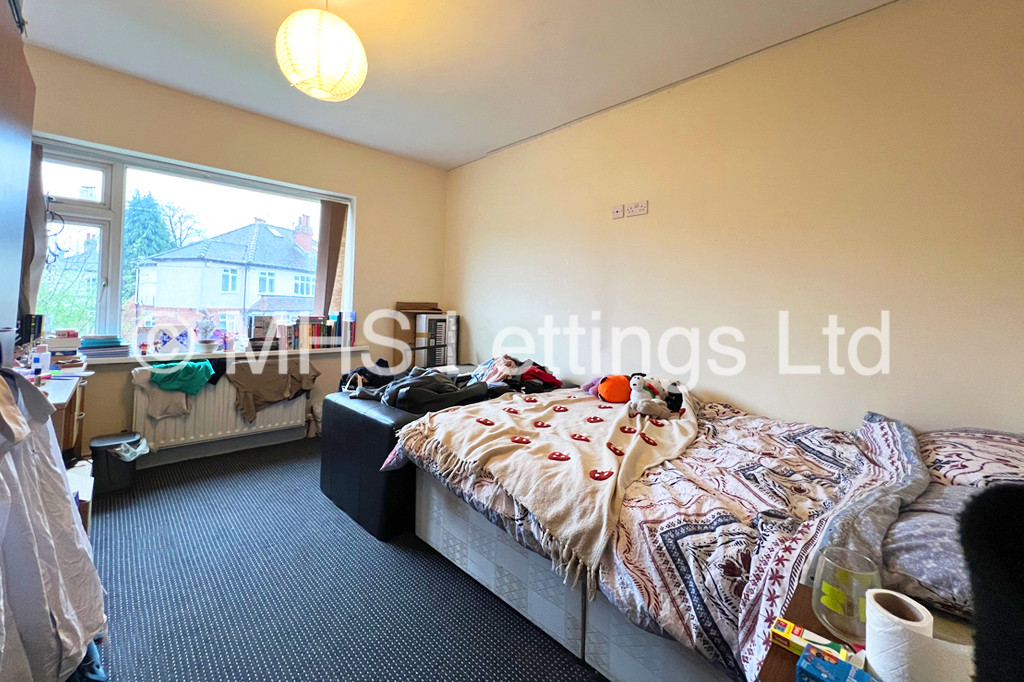 Photo of 4 Bedroom Semi-Detached House in 52 Dennistead Crescent, Leeds, LS6 3PU
