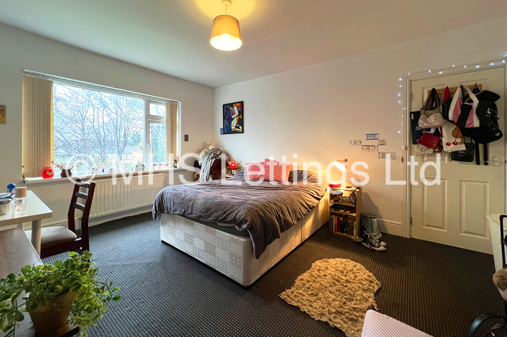 Photo of 4 Bedroom Semi-Detached House in 52 Dennistead Crescent, Leeds, LS6 3PU