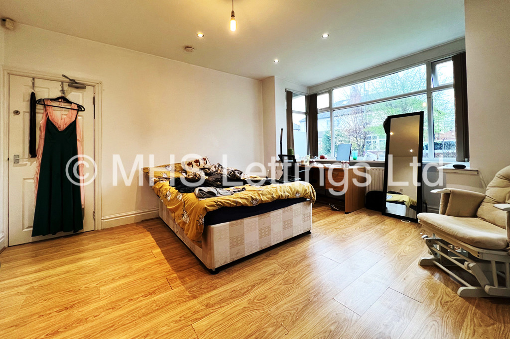Photo of 4 Bedroom Semi-Detached House in 52 Dennistead Crescent, Leeds, LS6 3PU