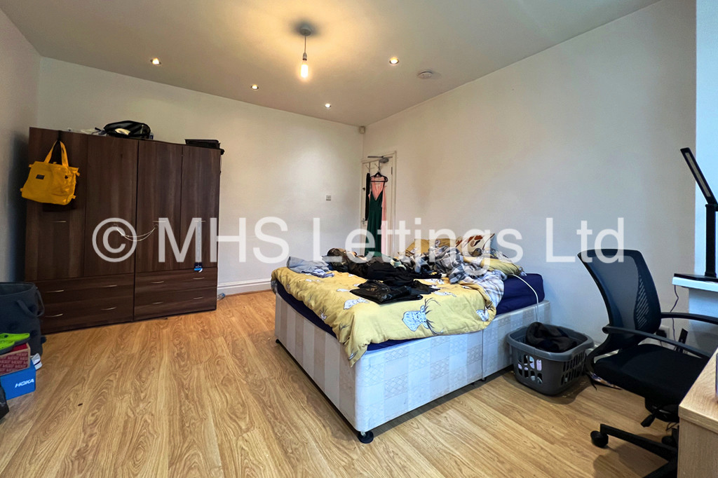 Photo of 4 Bedroom Semi-Detached House in 52 Dennistead Crescent, Leeds, LS6 3PU