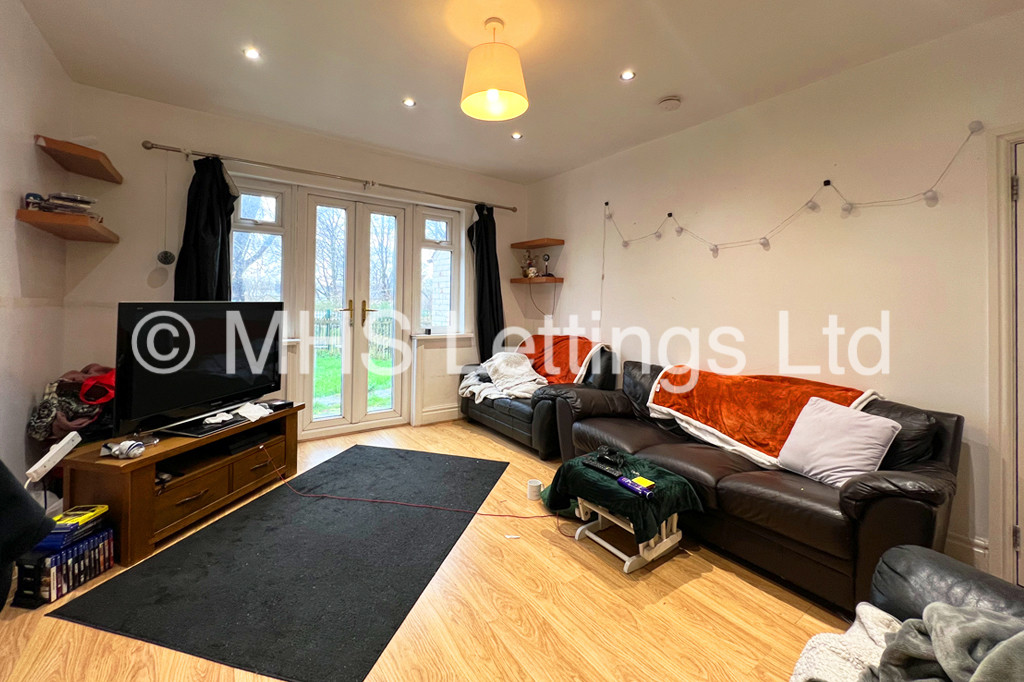 Photo of 4 Bedroom Semi-Detached House in 52 Dennistead Crescent, Leeds, LS6 3PU