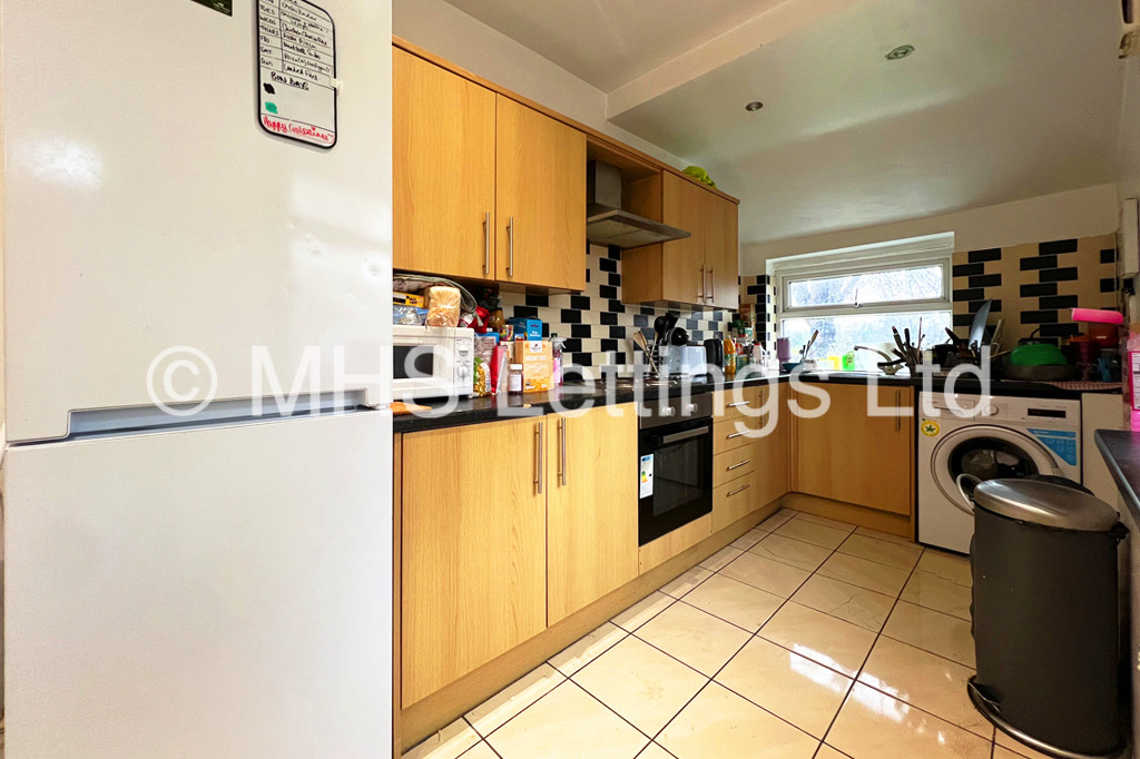 Photo of 4 Bedroom Semi-Detached House in 52 Dennistead Crescent, Leeds, LS6 3PU