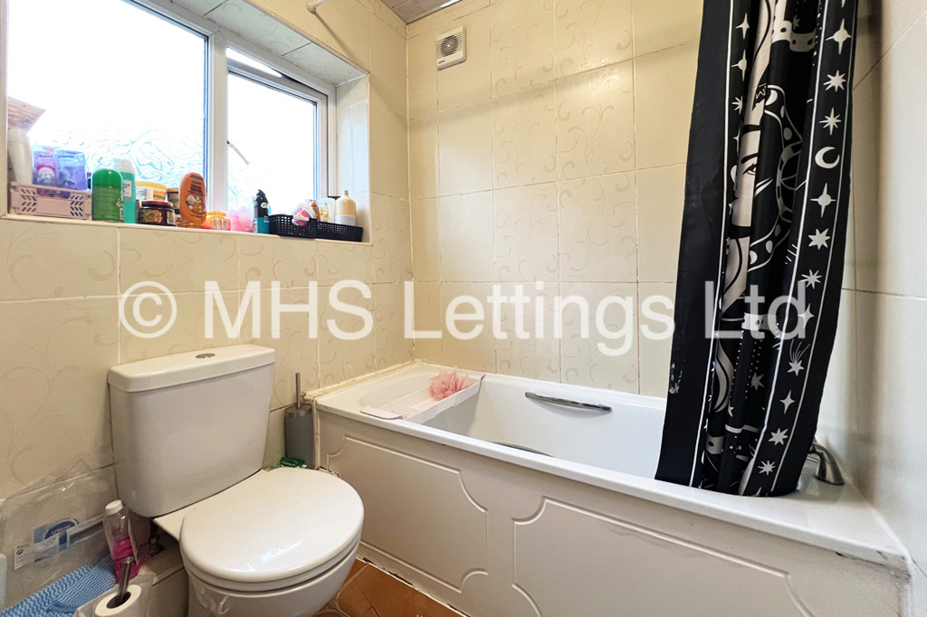 Photo of 4 Bedroom Semi-Detached House in 52 Dennistead Crescent, Leeds, LS6 3PU
