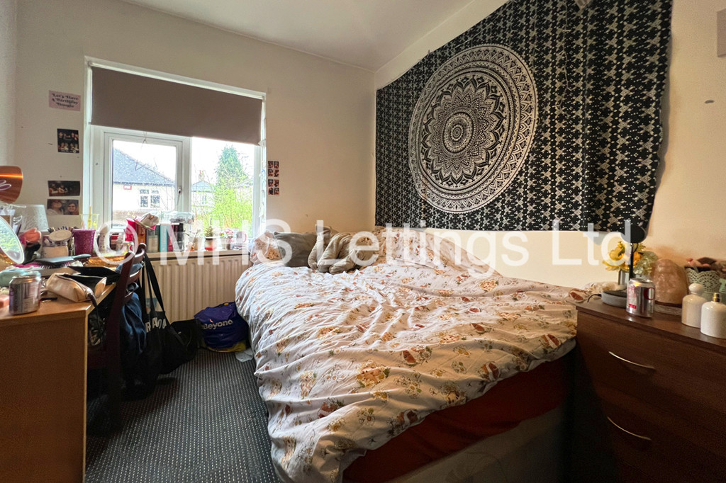 Photo of 4 Bedroom Semi-Detached House in 52 Dennistead Crescent, Leeds, LS6 3PU
