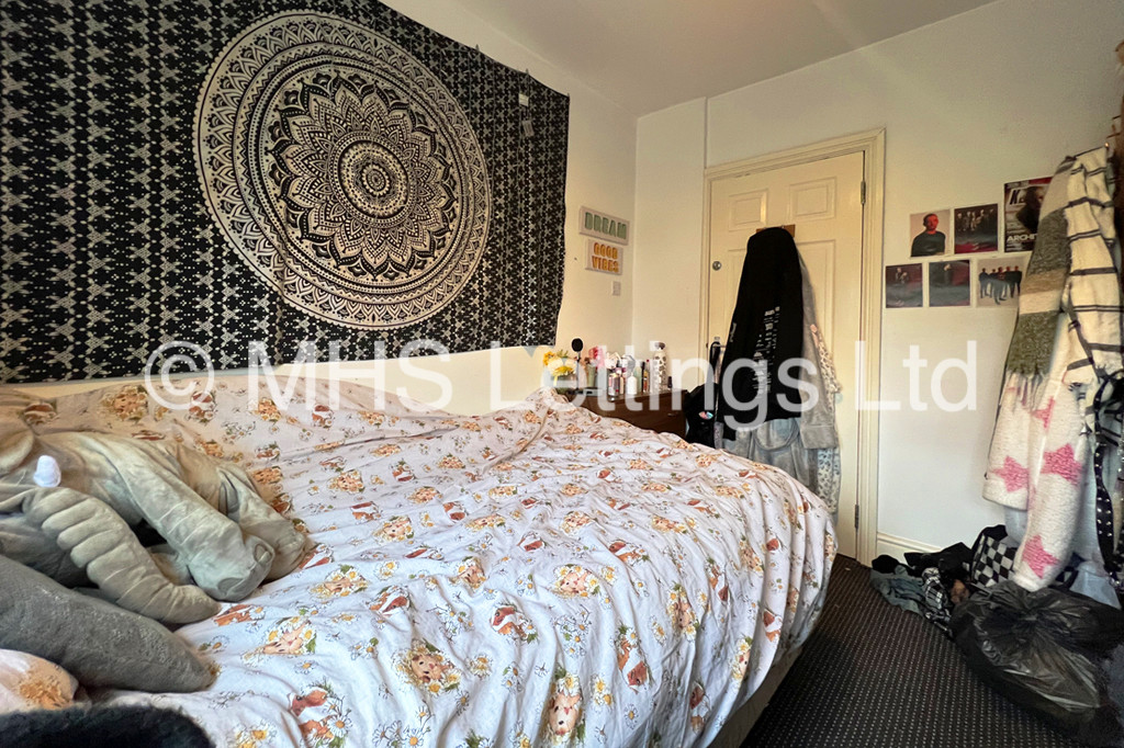 Photo of 4 Bedroom Semi-Detached House in 52 Dennistead Crescent, Leeds, LS6 3PU