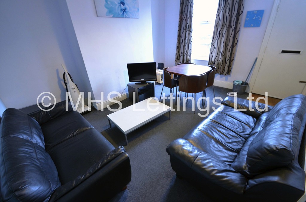 Photo of 3 Bedroom Mid Terraced House in 6 Beechwood View, Leeds, LS4 2LP