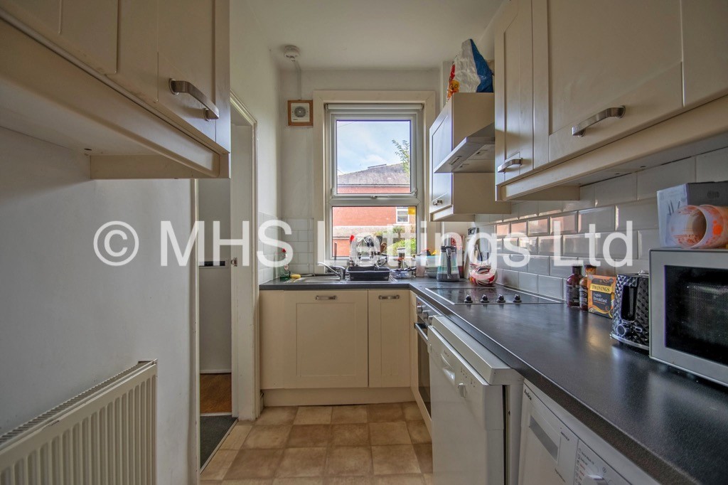 Photo of 3 Bedroom Mid Terraced House in 6 Beechwood View, Leeds, LS4 2LP