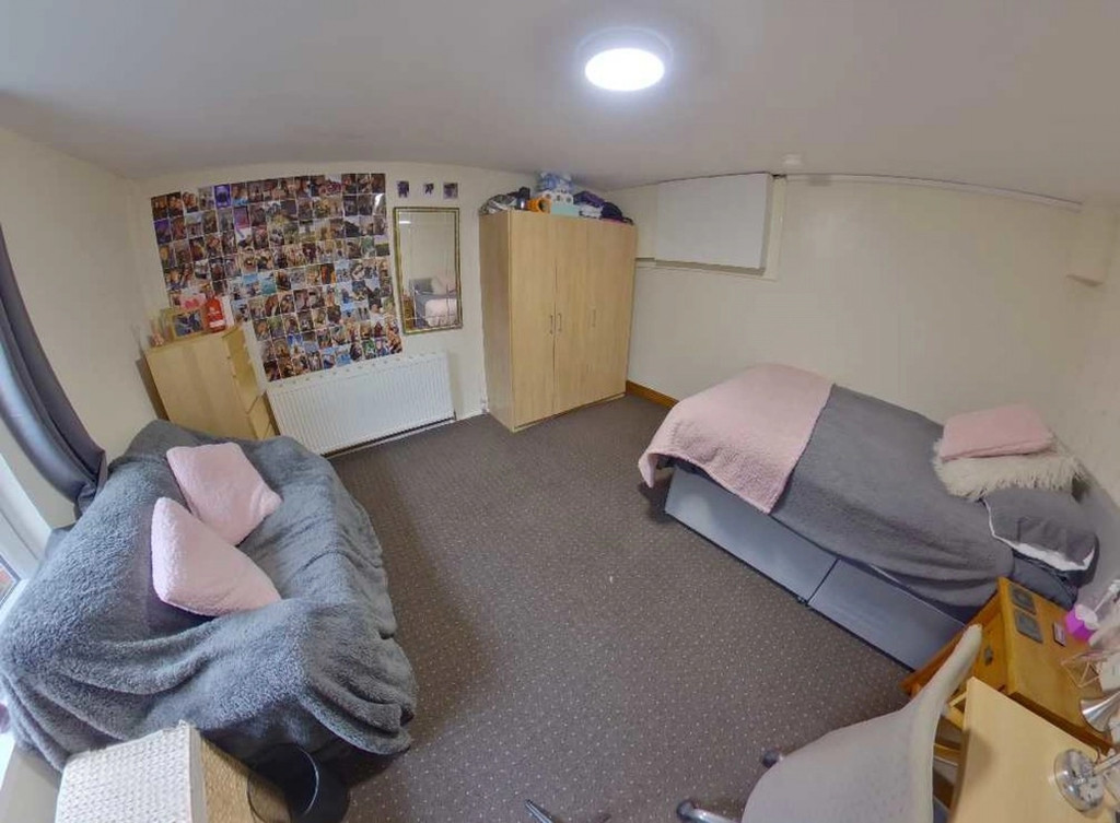 Photo of 2 Bedroom Flat in 55c Burley Lodge Road, Leeds, LS6 1QP