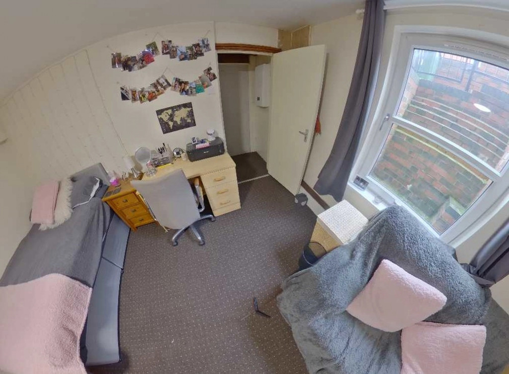 Photo of 2 Bedroom Flat in 55c Burley Lodge Road, Leeds, LS6 1QP