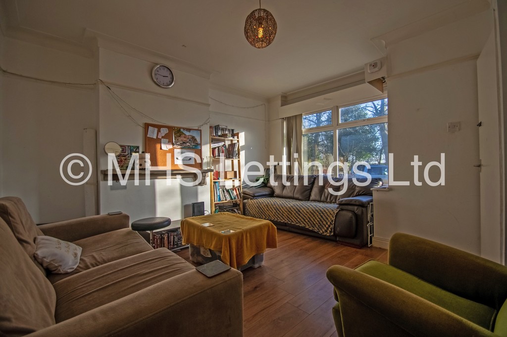 Photo of 3 Bedroom Mid Terraced House in 25 Park View Road, Leeds, LS4 2LG