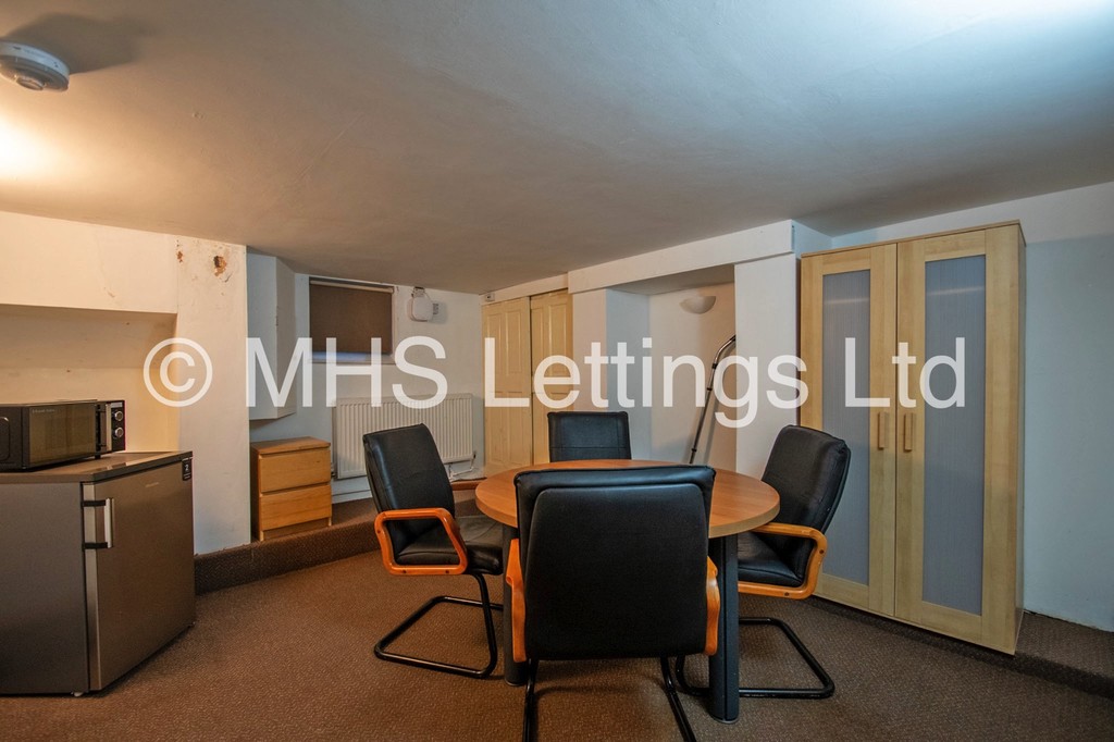 Photo of 2 Bedroom Mid Terraced House in 14 Stanmore Hill, Leeds, LS4 2PW