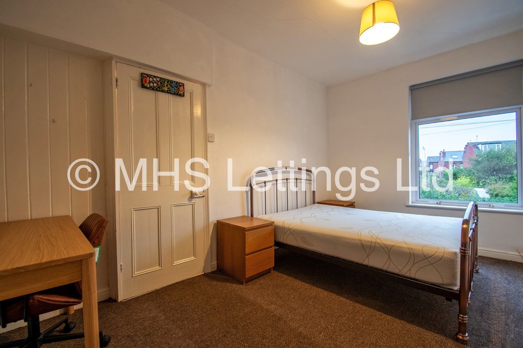 Photo of 2 Bedroom Mid Terraced House in 14 Stanmore Hill, Leeds, LS4 2PW