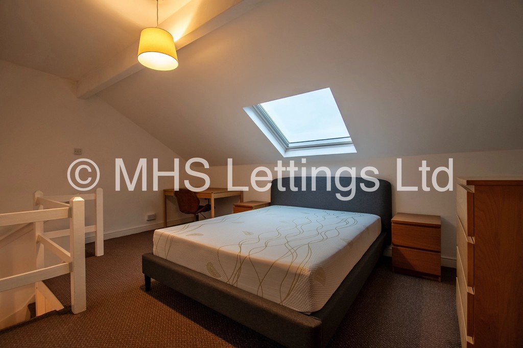 Photo of 2 Bedroom Mid Terraced House in 14 Stanmore Hill, Leeds, LS4 2PW
