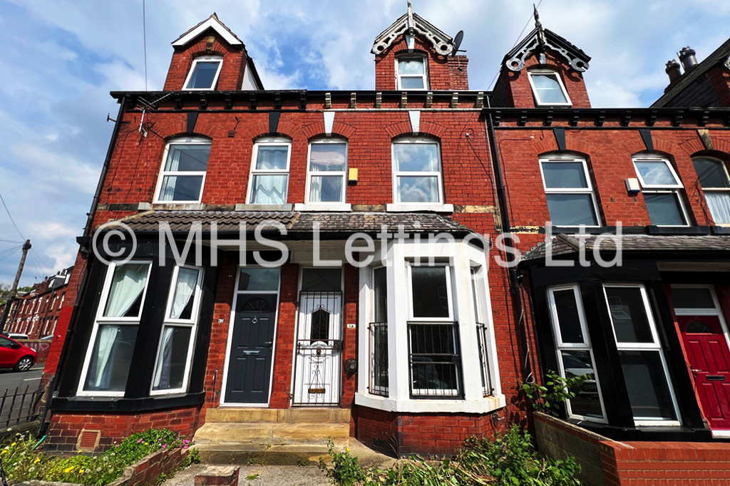 Photo of 4 Bedroom Mid Terraced House in 34 Hessle Mount, Leeds, LS6 1EP