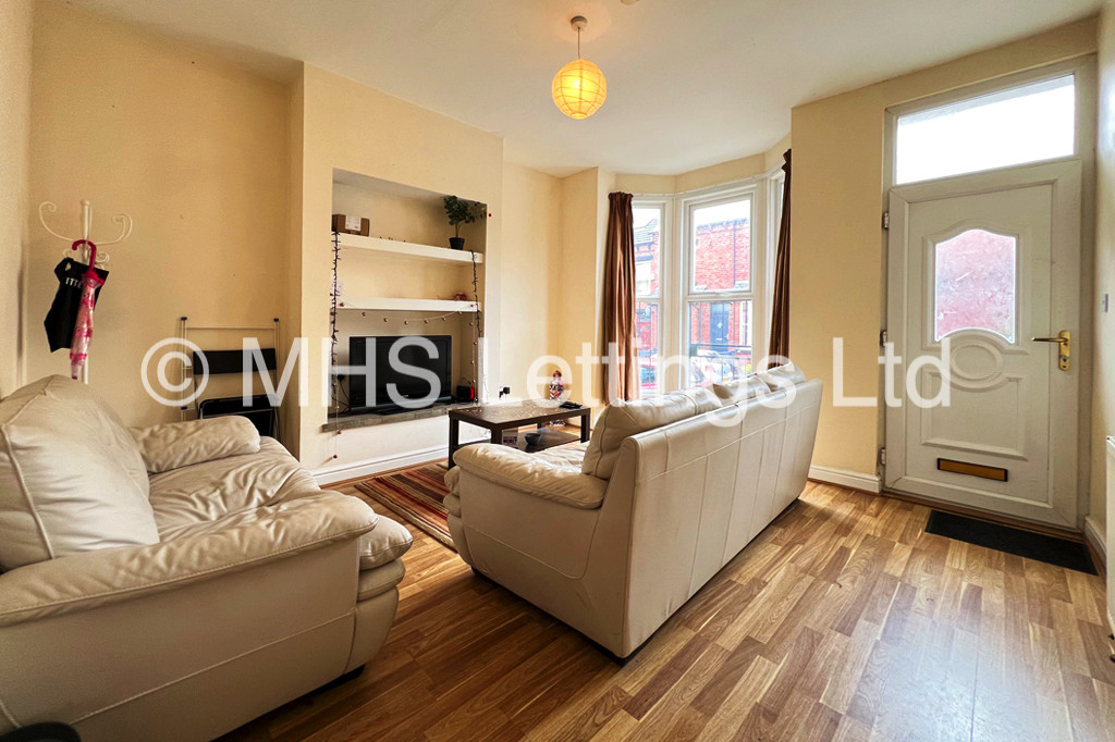 Photo of 4 Bedroom Mid Terraced House in 34 Hessle Mount, Leeds, LS6 1EP