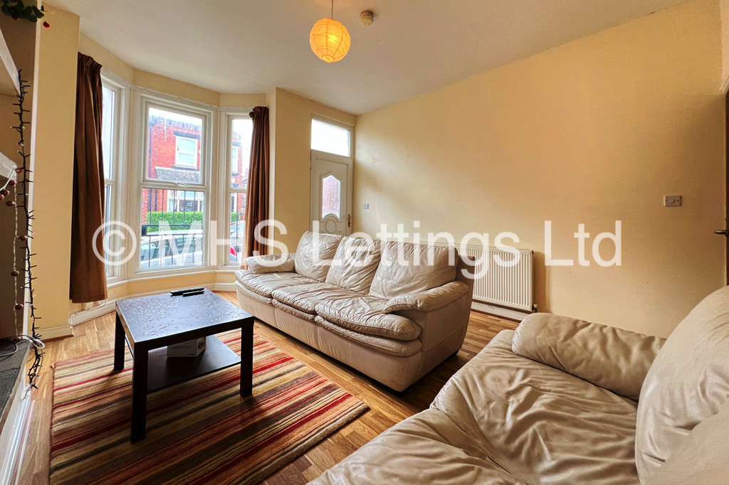 Photo of 4 Bedroom Mid Terraced House in 34 Hessle Mount, Leeds, LS6 1EP