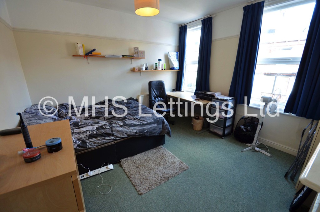 Photo of 4 Bedroom Mid Terraced House in 12 Mayville Street, Leeds, LS6 1ND