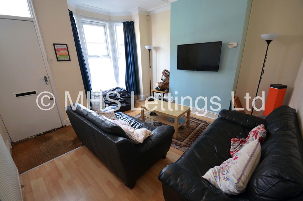 Photo of 4 Bedroom Mid Terraced House in 12 Mayville Street, Leeds, LS6 1ND