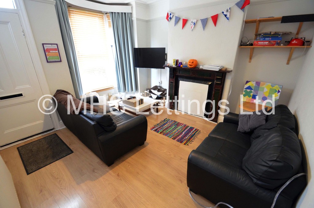 Photo of 4 Bedroom Mid Terraced House in 28 Mayville Street, Leeds, LS6 1ND