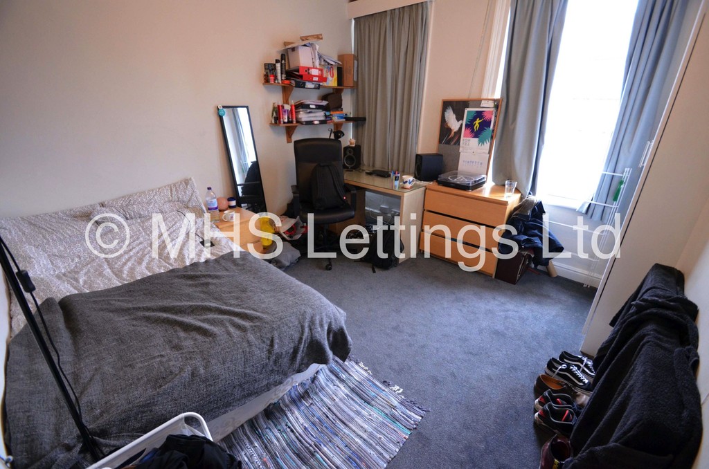 Photo of 4 Bedroom Mid Terraced House in 28 Mayville Street, Leeds, LS6 1ND