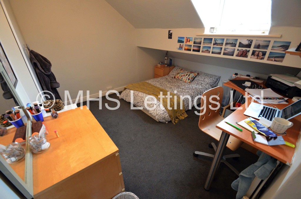 Photo of 4 Bedroom Mid Terraced House in 28 Mayville Street, Leeds, LS6 1ND