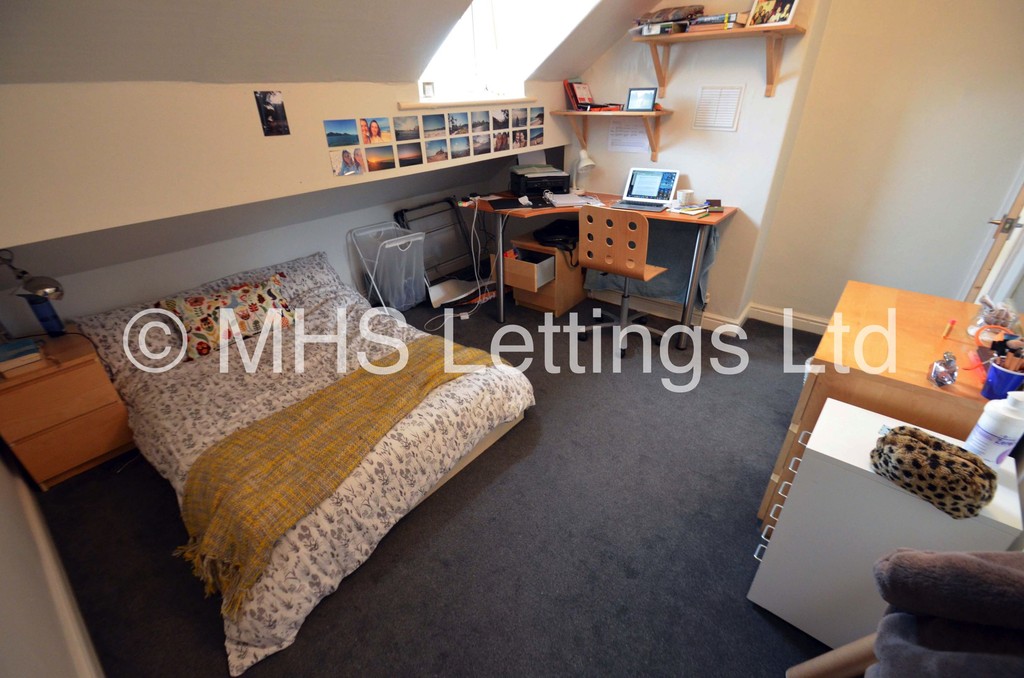 Photo of 4 Bedroom Mid Terraced House in 28 Mayville Street, Leeds, LS6 1ND