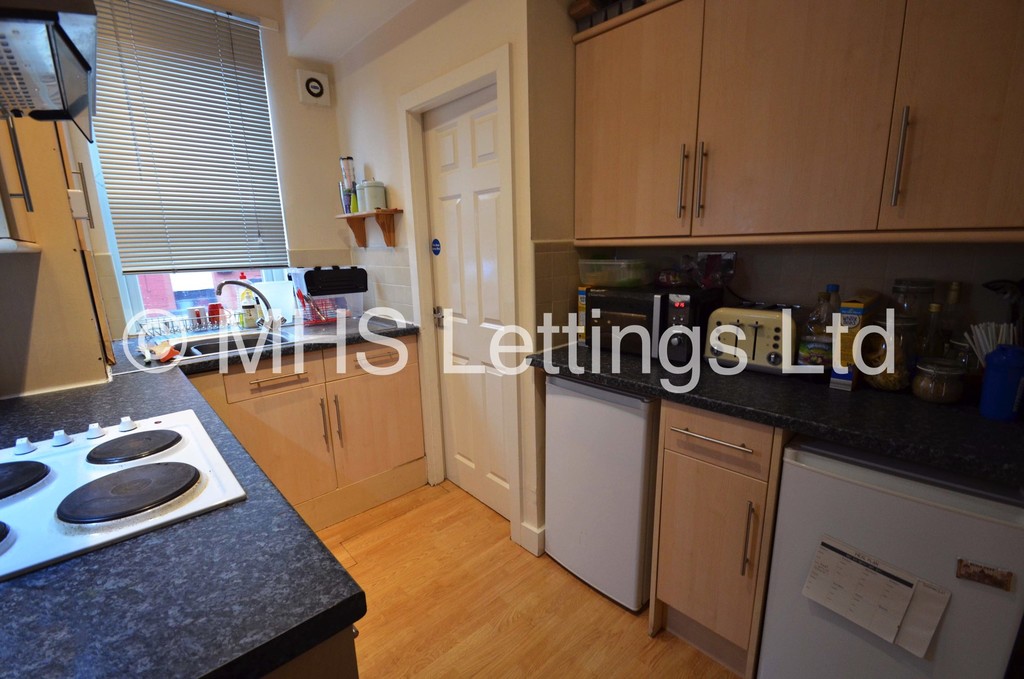 Photo of 1 Bedroom Shared House in Double Room, 4 Beamsley Grove, Leeds, LS6 1LA
