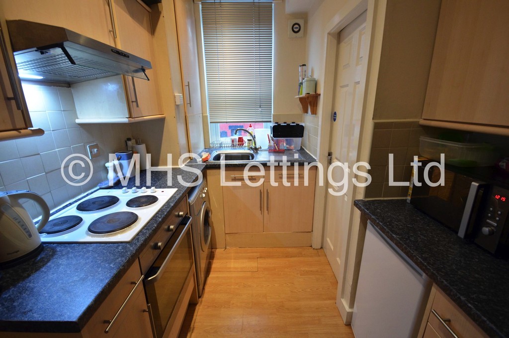 Photo of 1 Bedroom Shared House in Double Room, 4 Beamsley Grove, Leeds, LS6 1LA