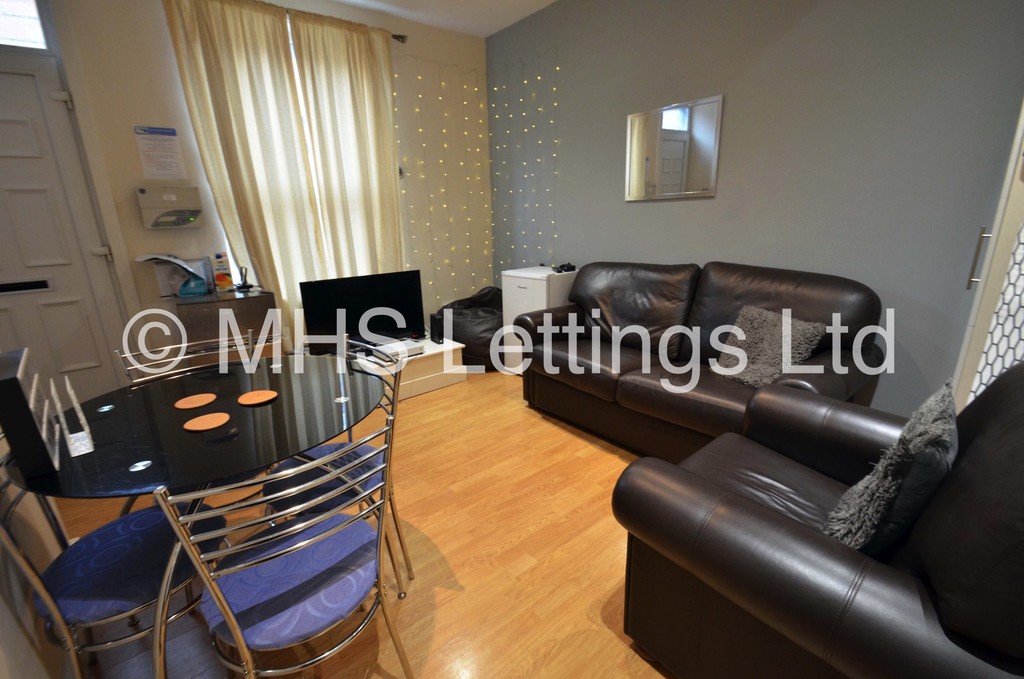 Photo of 1 Bedroom Shared House in Double Room, 4 Beamsley Grove, Leeds, LS6 1LA