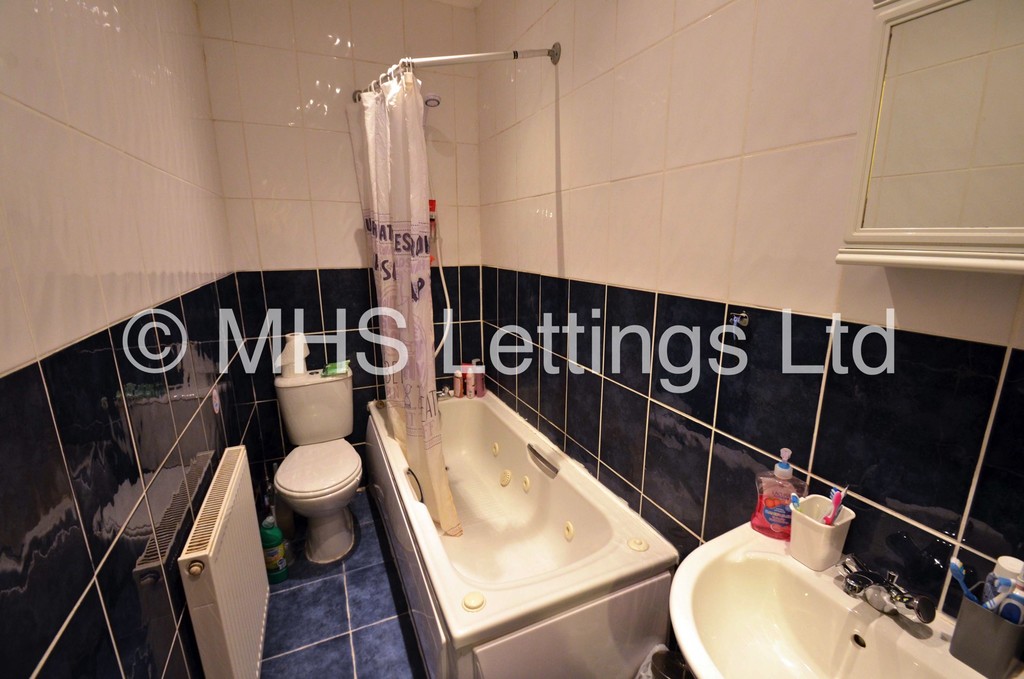 Photo of 1 Bedroom Shared House in Double Room, 4 Beamsley Grove, Leeds, LS6 1LA