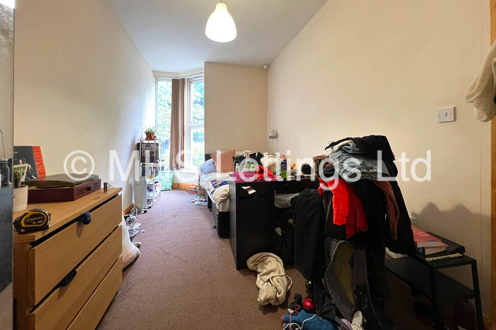 Photo of 3 Bedroom Flat in Ground Floor Flat, 146 Woodsley Road, Leeds, LS2 9LZ