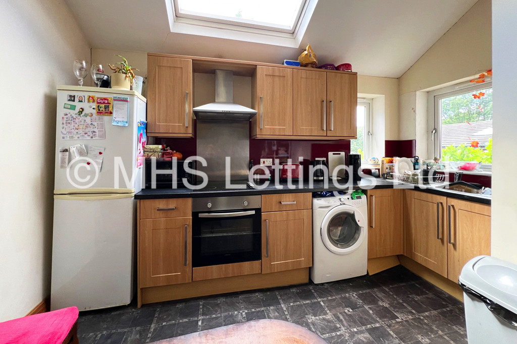 Photo of 3 Bedroom Flat in Ground Floor Flat, 146 Woodsley Road, Leeds, LS2 9LZ