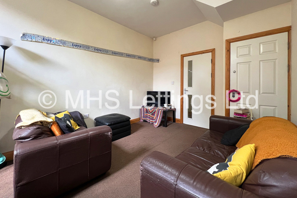Photo of 3 Bedroom Flat in Ground Floor Flat, 146 Woodsley Road, Leeds, LS2 9LZ
