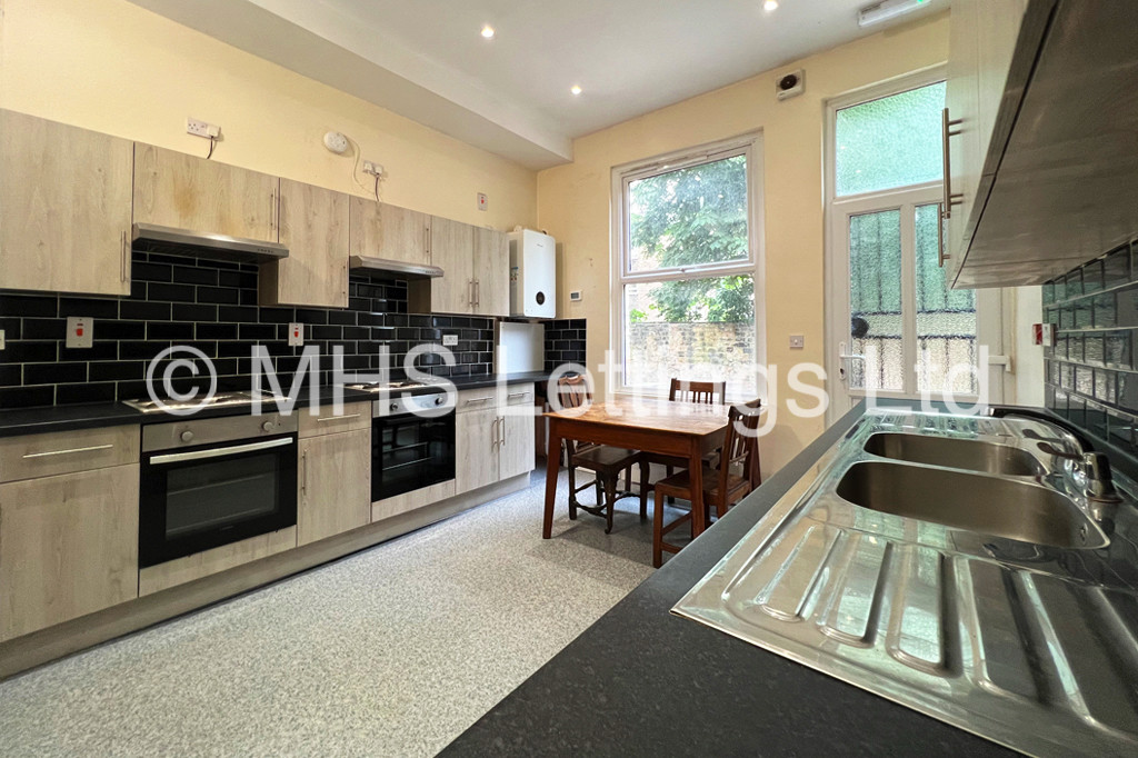 Photo of 4 Bedroom Flat in Flat 1, 11 Regent Park Terrace, Leeds, LS6 2AX