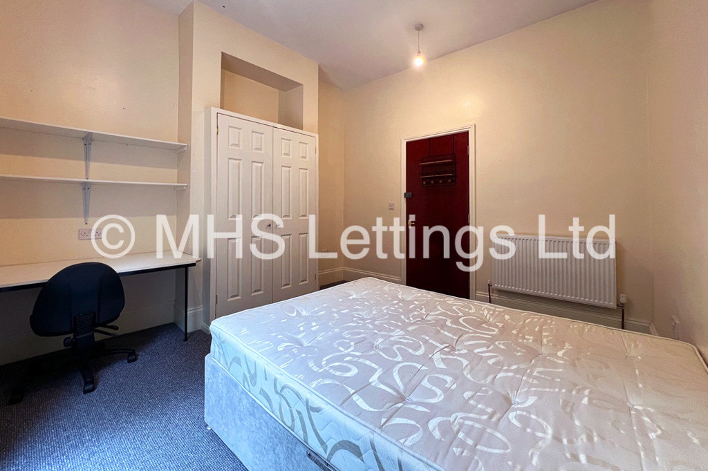 Photo of 4 Bedroom Flat in Flat 1, 11 Regent Park Terrace, Leeds, LS6 2AX