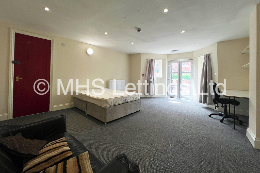 Photo of 4 Bedroom Flat in Flat 1, 11 Regent Park Terrace, Leeds, LS6 2AX