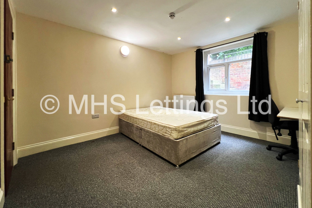 Photo of 4 Bedroom Flat in Flat 1, 11 Regent Park Terrace, Leeds, LS6 2AX