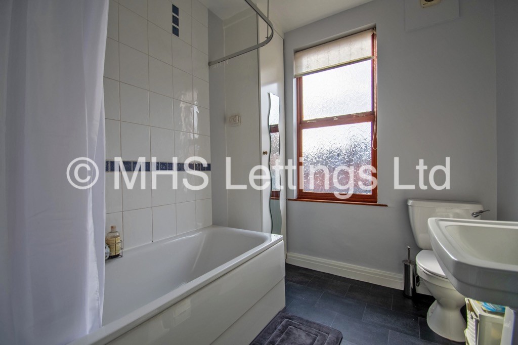 Photo of 3 Bedroom Mid Terraced House in 16 St. Anns Avenue, Leeds, LS4 2PB
