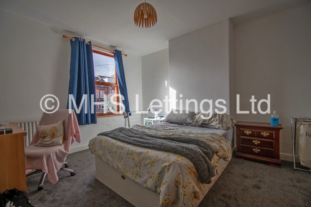 Photo of 3 Bedroom Mid Terraced House in 16 St. Anns Avenue, Leeds, LS4 2PB