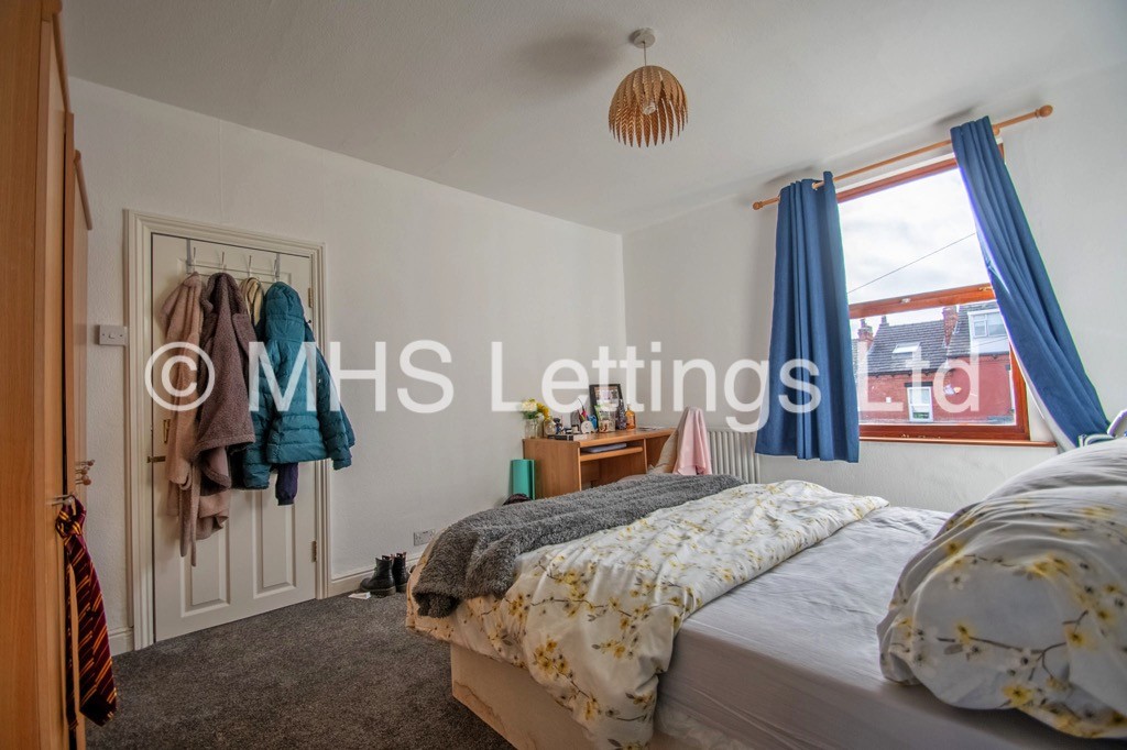 Photo of 3 Bedroom Mid Terraced House in 16 St. Anns Avenue, Leeds, LS4 2PB