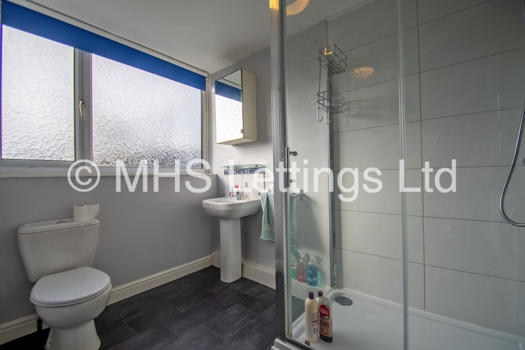 Photo of 3 Bedroom Mid Terraced House in 16 St. Anns Avenue, Leeds, LS4 2PB