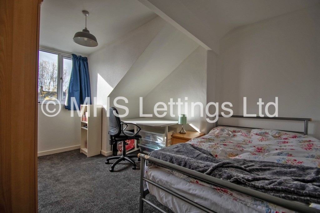 Photo of 3 Bedroom Mid Terraced House in 16 St. Anns Avenue, Leeds, LS4 2PB