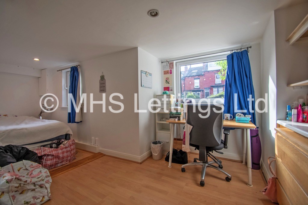 Photo of 3 Bedroom Mid Terraced House in 16 St. Anns Avenue, Leeds, LS4 2PB