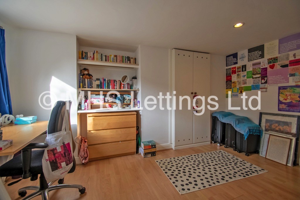 Photo of 3 Bedroom Mid Terraced House in 16 St. Anns Avenue, Leeds, LS4 2PB