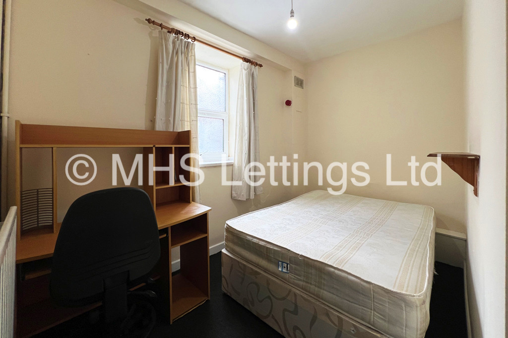 Photo of 1 Bedroom Apartment in 3A Moorland Road, Leeds, LS6 1AL