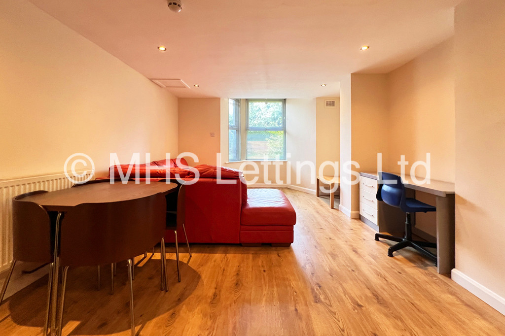 Photo of 1 Bedroom Flat in Flat B, 2 Midland Road, Leeds, LS6 1BQ