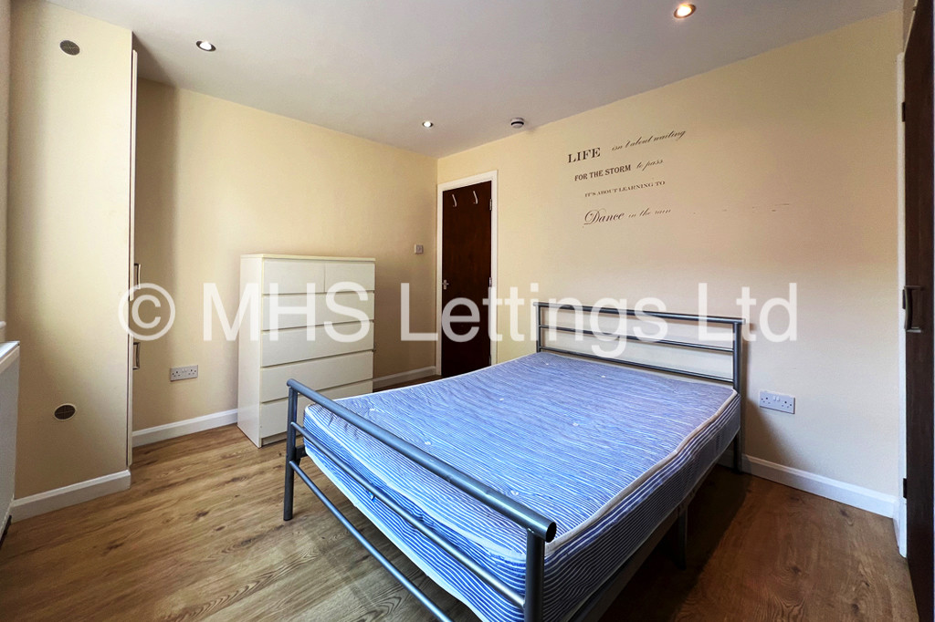 Photo of 1 Bedroom Flat in Flat B, 2 Midland Road, Leeds, LS6 1BQ