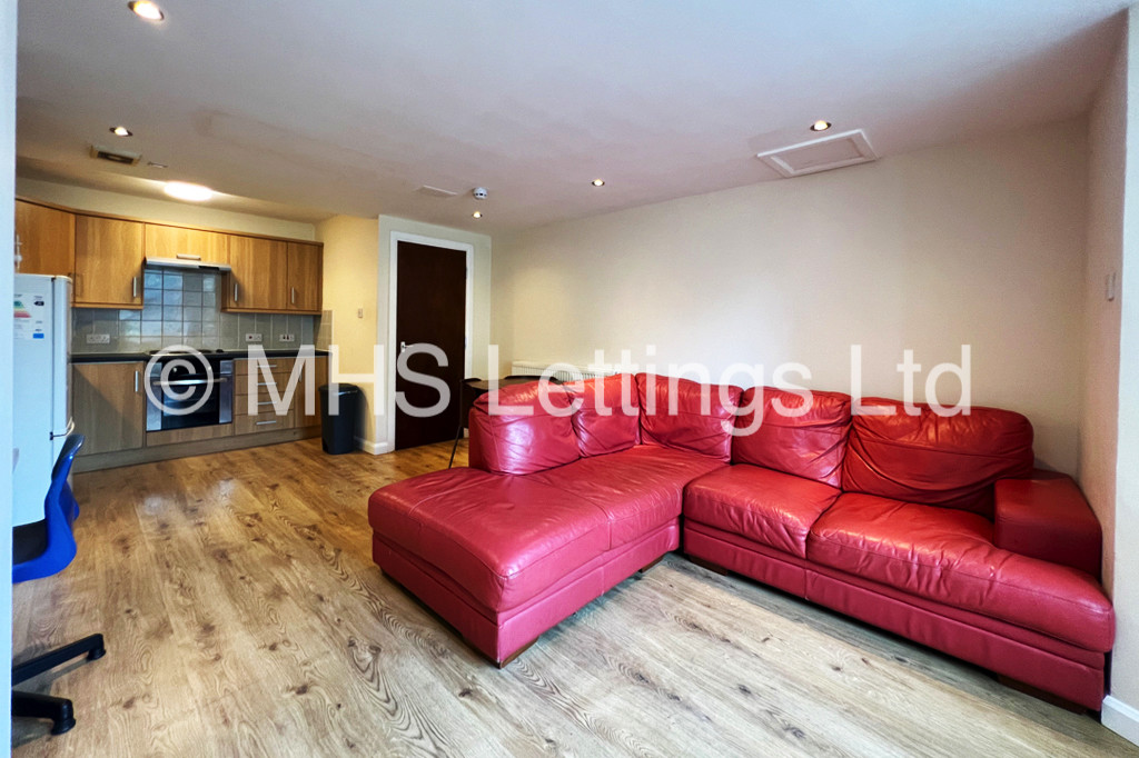 Photo of 1 Bedroom Flat in Flat B, 2 Midland Road, Leeds, LS6 1BQ